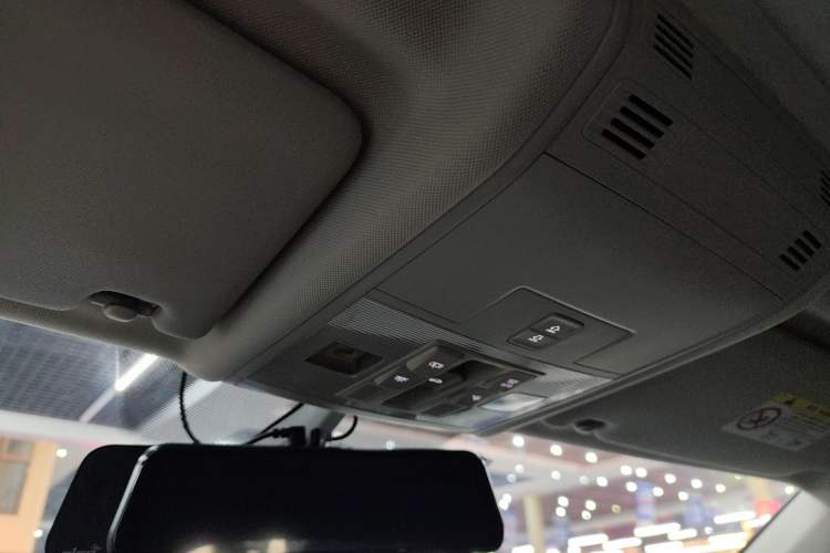 Used Volkswagen Tayron X 2020 330TSI Two-Wheel Drive Luxury Smart Connectivity Version Headliner