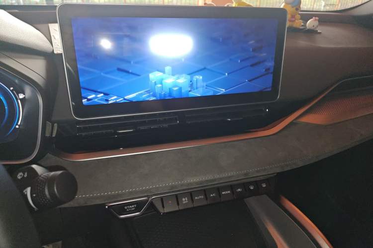 Used Geely Auto Preface 2023 2.0TD "Only This Verdant Green" Edition Audio And AC Panel