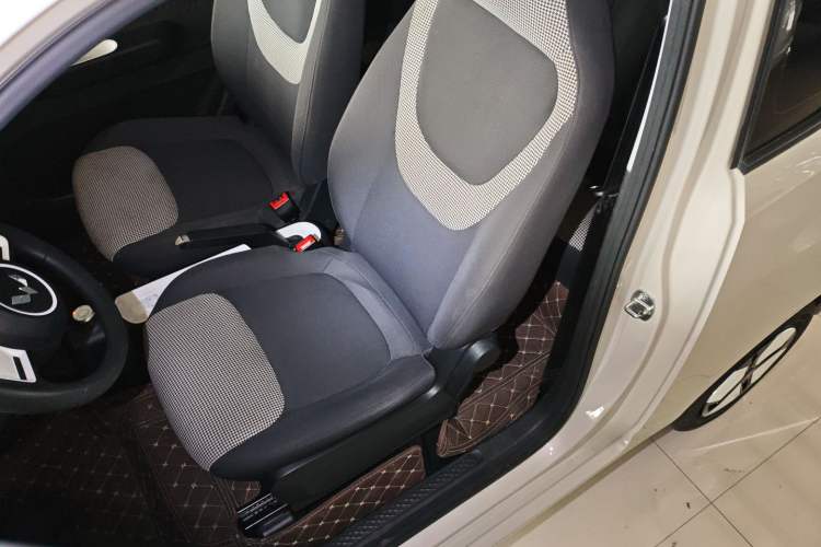 Used Wuling Hongguang MINIEV 2024 3rd Generation 215km Advanced Version Left Front Seat