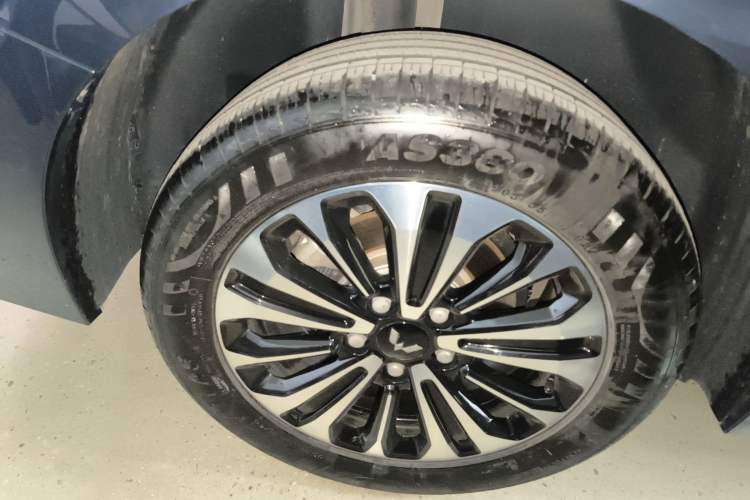 Used Wuling Jiachen 2022 1.5T CVT Deluxe Flagship Edition Right Rear Wheel Hub