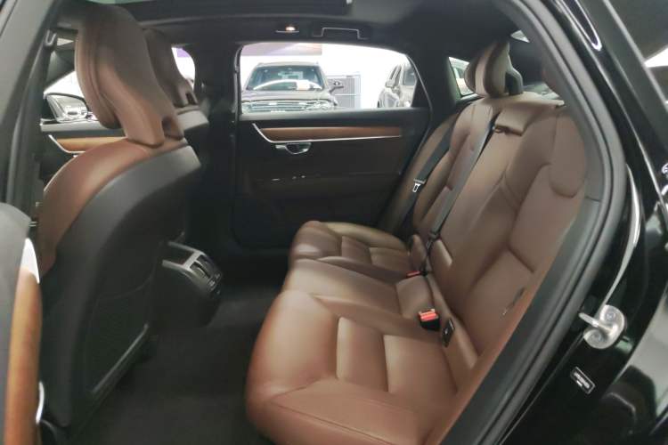 Used Volvo S90 2024 B5 Zhiyi Luxury Edition
