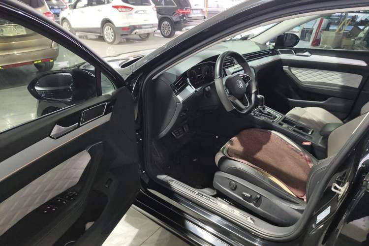 Used Volkswagen Magotan 2023 2 Million Units Commemorative Edition 330TSI DSG Luxury Version Driver Seat