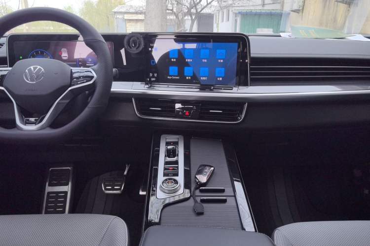 Used Volkswagen Tavendor 2023 380TSI Four-Wheel Drive R-Line Cruise Edition Audio And AC Panel