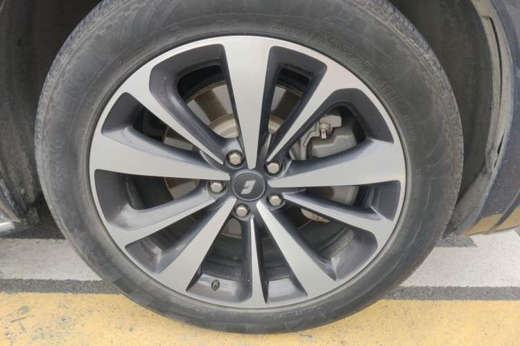 Used Li Auto ONE 2021 Extended-Range 6-Seater Version Right Front Wheel Hub
