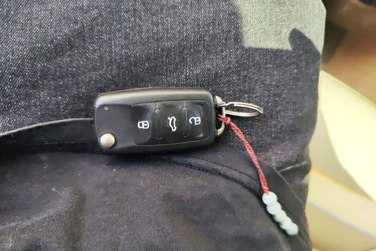 Used Volkswagen Sagitar 2012 1.6L Automatic Comfort Edition Vehicle Key