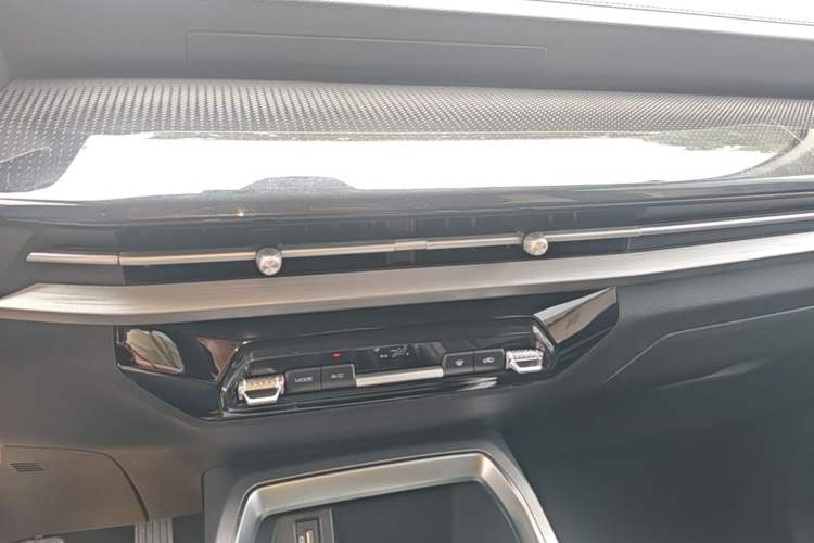 Used Wuling Jiachen 2022 1.5L Manual Enjoyment Elite Model