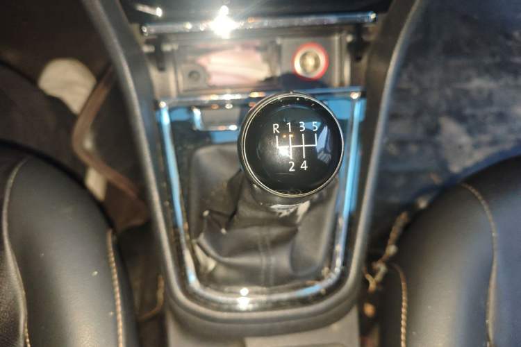 Used Volkswagen Bora 2016 1.6L Manual Comfort Model Gear Lever