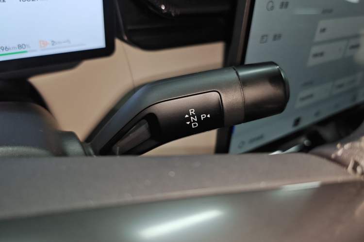 Used Lynk & Co 08 EM-P 2023 245km Ultra-Long Range Halo Gear Lever