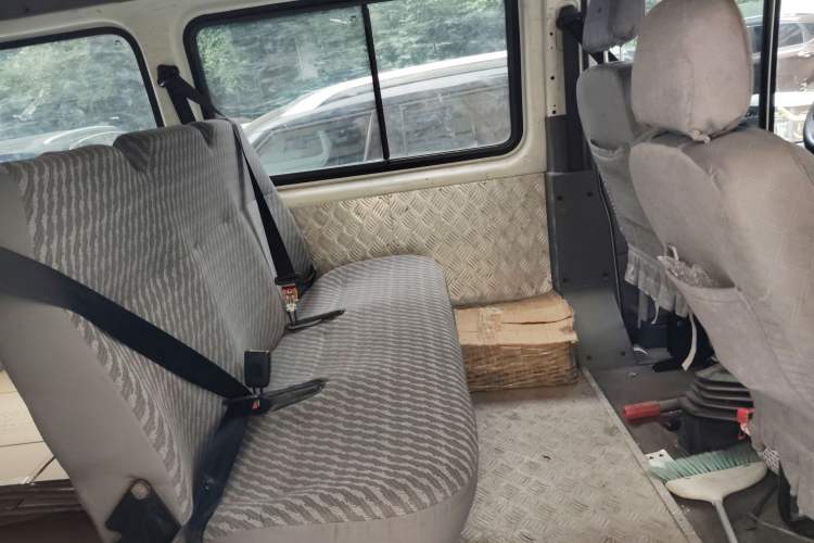 Used Ford Classic Transit 2015 2.8T Short-Wheelbase 12-Seater Mid-Roof Bus JX493ZLQ4
