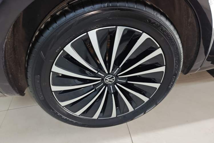 Used Volkswagen Viloran 2023 380TSI Prestige Edition Right Rear Wheel Hub