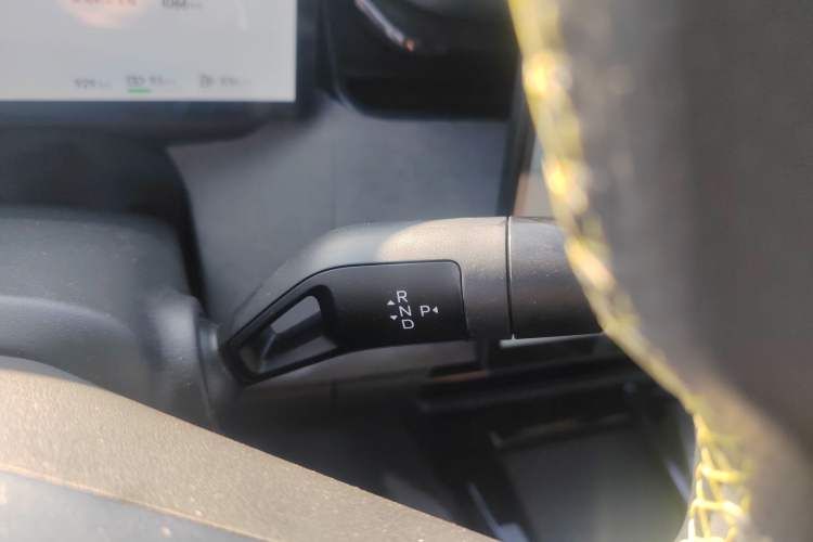 Used Lynk & Co 08 EM-P 2025 220 km All-Wheel-Drive Performance Halo Gear Lever