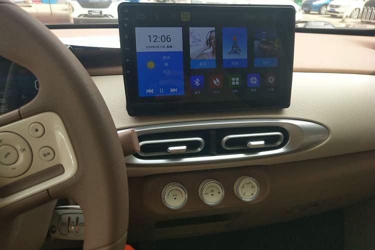 Used Wuling Hongguang MINIEV 2025 Four-Door Version Premium Edition Audio And AC Panel