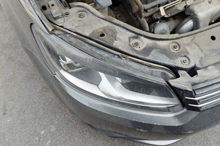 Used Volkswagen Touran 2015 1.4T Manual Fashion Edition 5-Seater Right Front Headlight