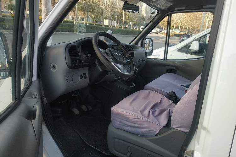 Used JMC Transit 2017 2.8T Commercial Version Short Wheelbase Mid-Roof 6/7/8-Seater JX493