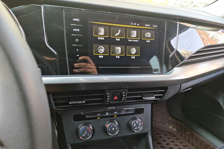 Used Volkswagen Passat 2021 280TSI Business Edition Audio And AC Panel