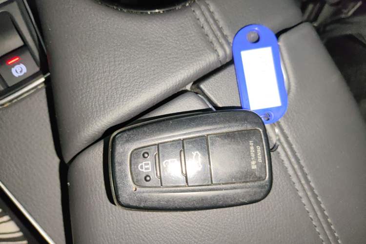 Used Toyota Avalon 2019 Dual-Engine 2.5L Luxury Edition China VI Standard