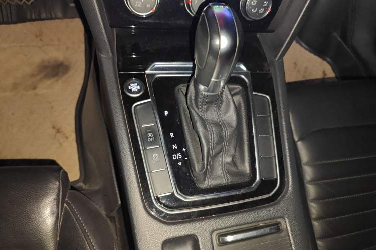 Used Volkswagen Magotan 2017 330TSI DSG Leading Model
