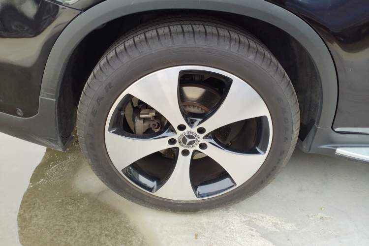 Used Mercedes-Benz GLC 2018 Refreshed GLC 300 4MATIC Dynamic Edition Right Rear Wheel Hub