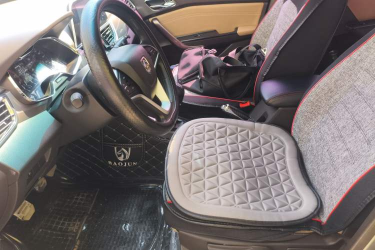 Used Baojun 310W 2017 1.5L Manual Fashion Model China V
