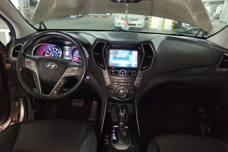 Used Hyundai Santa Fe 2015 2.0T Automatic Two-Wheel Drive Smart Version 5 Seats
