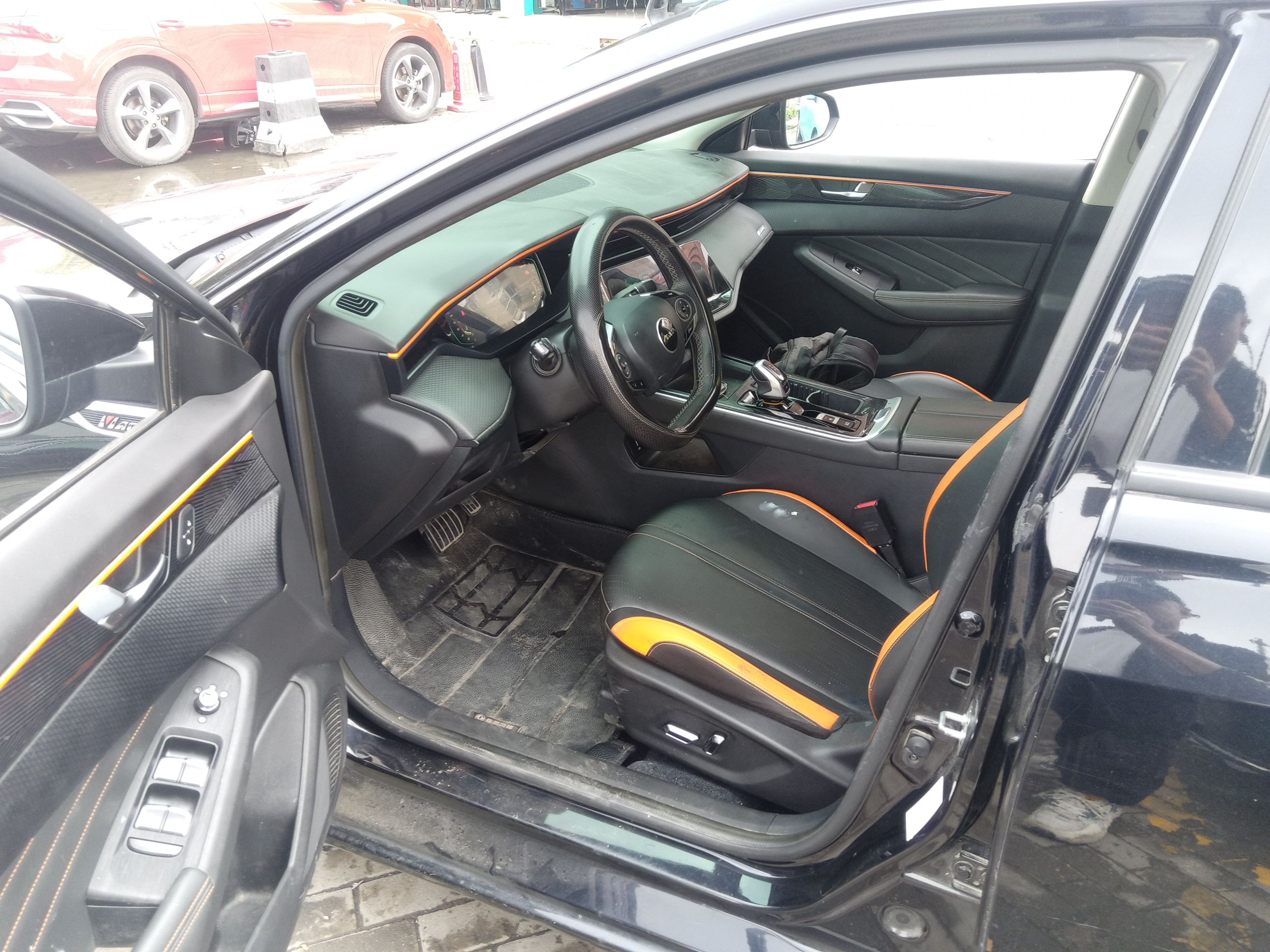 Переднее сиденье в автомобиле