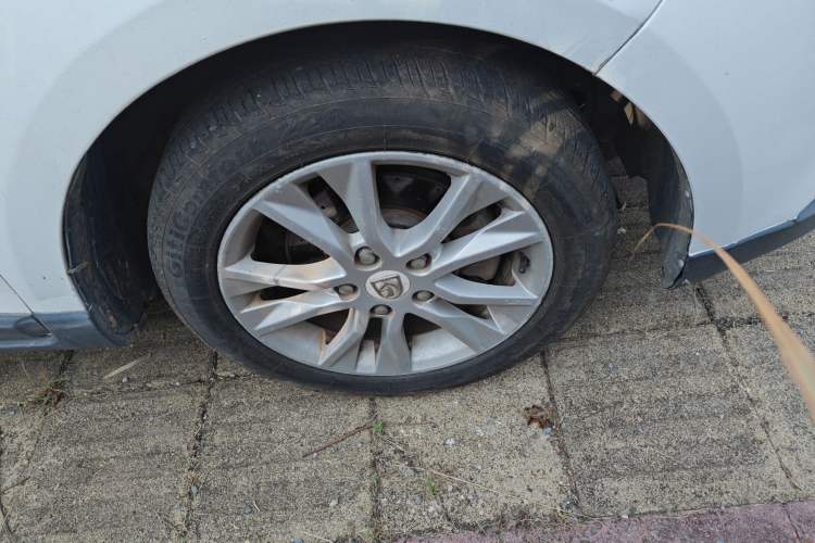 Used Baojun 730 2014 1.5L manual luxury trim 7 seats Right Front Wheel Hub