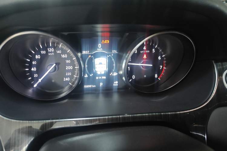 Used Land Rover Discovery Sport 2019 240 PS PURE Edition China VI Standard Instrument Cluster