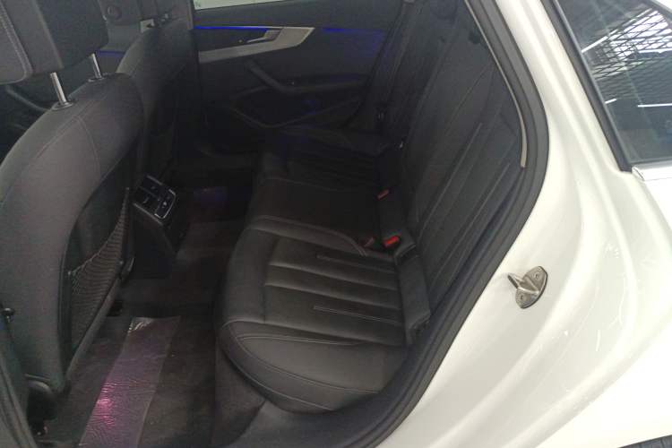 Used Audi A4L 2020 40 TFSI Luxury Dynamic Model
