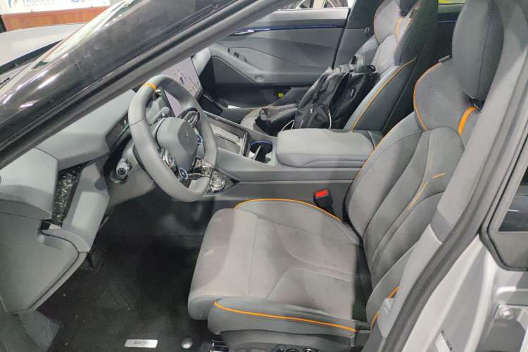 Used XPeng P7 2025 Model—750 All-Wheel-Drive Pengyi Ultra Left Front Seat