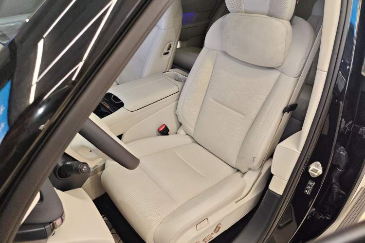 Used Lynk & Co 900 2025 2.0T Ultra
