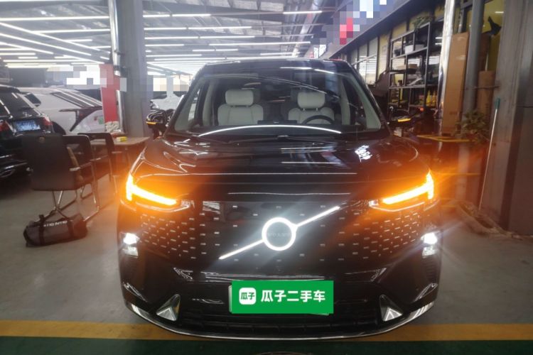 Used Volvo EM90 2025 Ultra Six-Seater