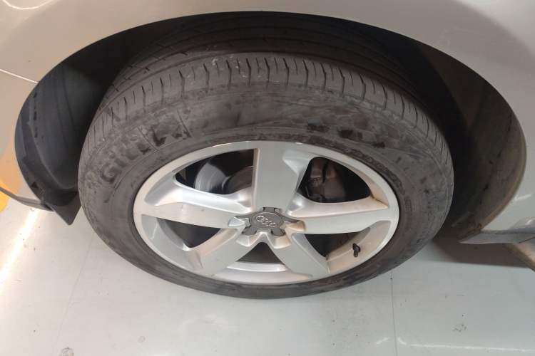 Used Audi Q5 2015 40 TFSI Technology Edition Left Front Wheel Hub