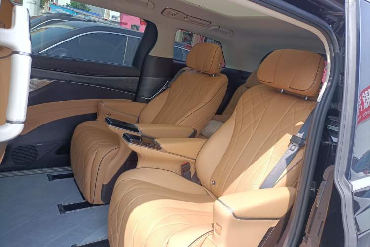 Used Denza D9 2024 DM-i 980 Four-Wheel Drive Prestige Model Left Rear Seat