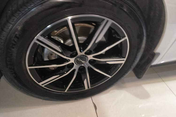 Used BYD Seal 06 New Energy 2024 DM-i 120KM Prestige Model Left Front Wheel Hub