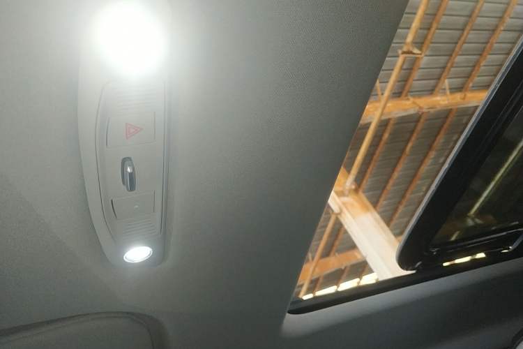 Used iCAR 03 2024 501km Range Two-Wheel Drive Long-Range Smart Trend Edition Headliner