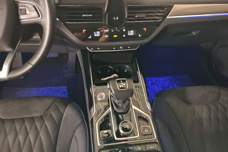 Used Hongqi HS5 2022 Revised Version 2.0T Smart Connect Flagship Edition
