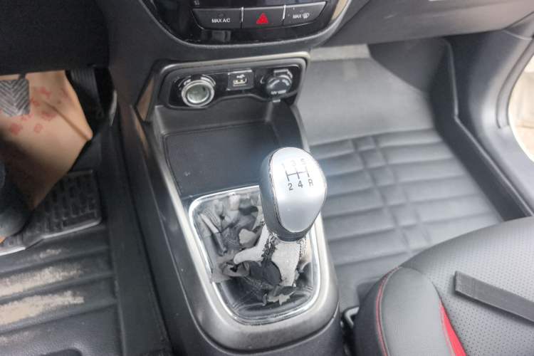 Used CHANGAN CS15 2016 1.5L Manual Fashion Edition