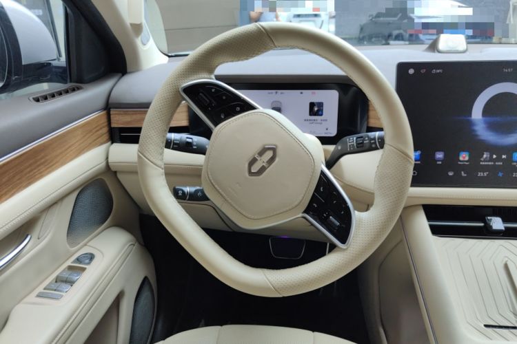 Used Hima AITO M7 2024 1.5T Rear-Drive Plus Version 5 Seats Steering Wheel