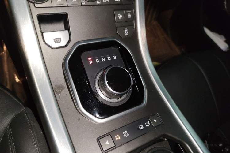 Used Land Rover Range Evoque 2018 240 PS SE Smart Brilliance Edition Gear Lever