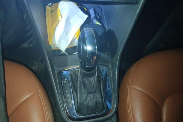 Used Volkswagen Santana 2013 1.6L Automatic Comfort Edition Gear Lever