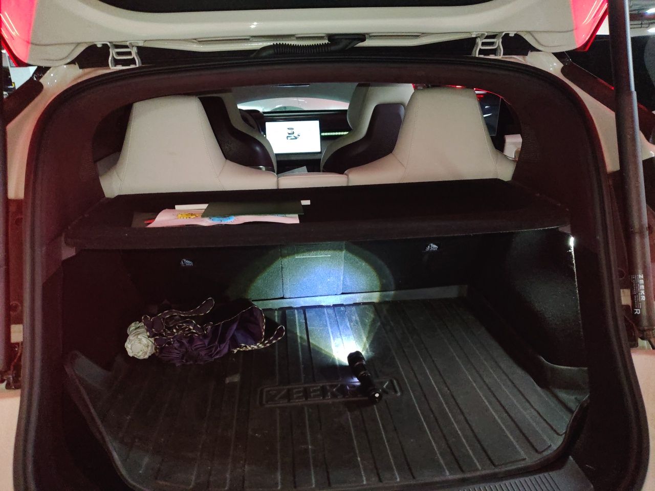 Zeekr X 2023 Rear-Drive YOU Edition 4 Seats — снимка 19