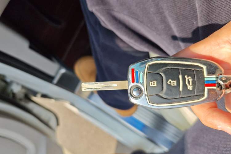 Used SAIC MAXUS G10 2021 2.0T Automatic Elite Edition Gasoline 7-Seater Vehicle Key