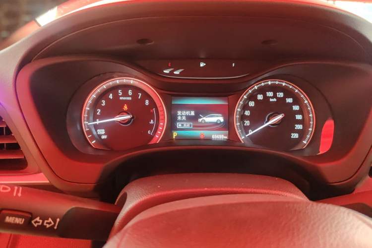 Used Buick GL6 2019 18T 6-Seater Connected Luxury Version China VI Standard Odometer Close Up