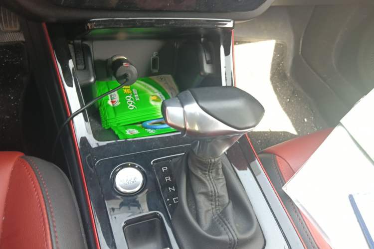 Used Dongfeng Aeolus Yixuan 2021 230T Automatic Zuiying Knight Edition Gear Lever