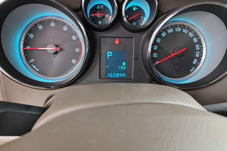 Used Buick GT 2013 GT 1.6L Automatic Fashion Edition Odometer Close Up