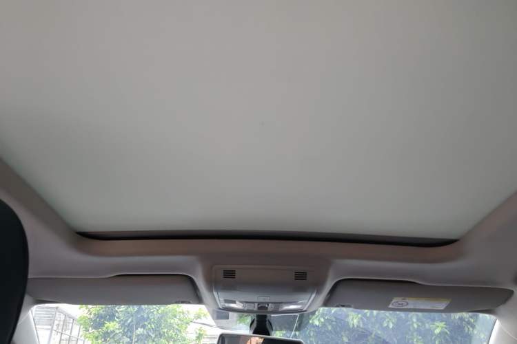 Used Volkswagen Tharu 2021 280TSI Two-Wheel-Drive Luxury Plus Edition Headliner