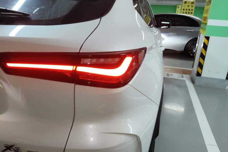 Used CHANGAN OSHAN X5 2021 1.5T DCT Flagship Edition Right Rear Taillight