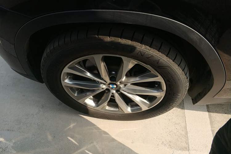 Used BMW X3 2021 xDrive25i Luxury Package Left Front Wheel Hub