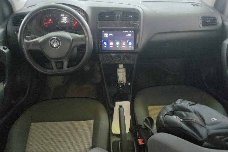 Used Volkswagen Polo 2016 1.4L Manual Fashion Model Center Console