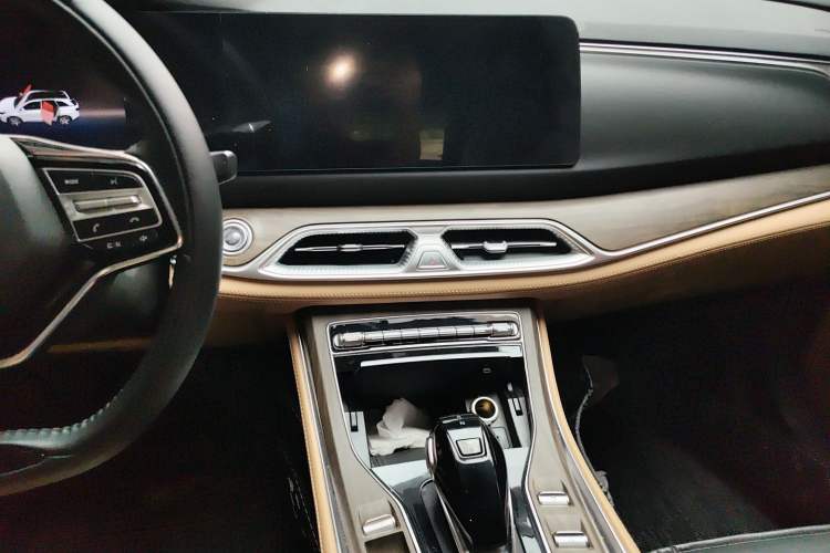 Used Landian E5 2023 1.5L DE-i 100KM Comfort Edition 7-Seater Audio And AC Panel